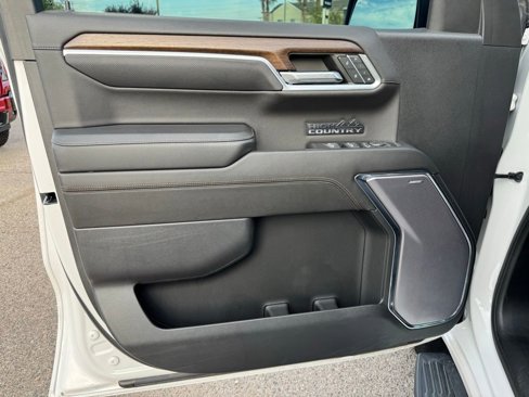 Used 2023 Chevrolet Silverado 1500 High Country w/ Technology Package image 9