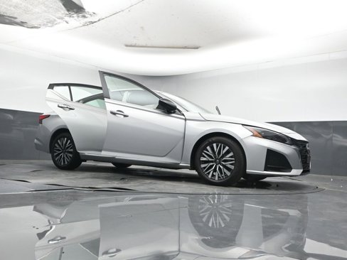 Used 2024 Nissan Altima 2.5 SV image 29