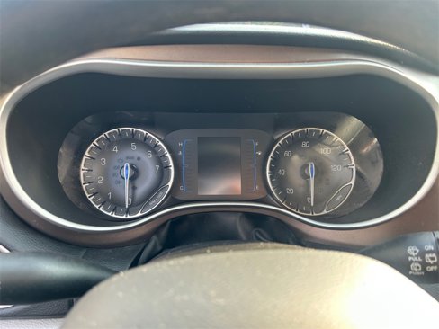 Used 2019 Chrysler Pacifica Touring image 14