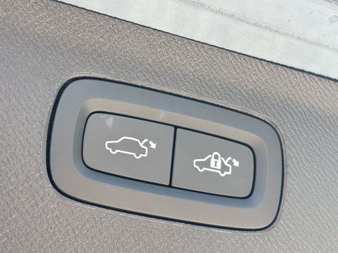 Used 2024 Volvo XC90 B5 Plus w/ Protection Package Premier image 18