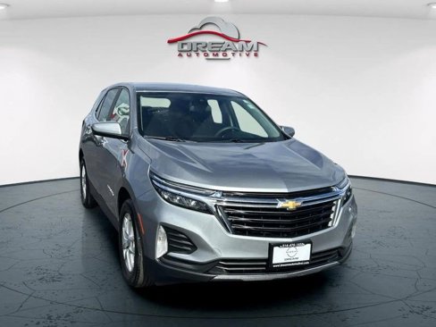 Used 2023 Chevrolet Equinox LT image 2