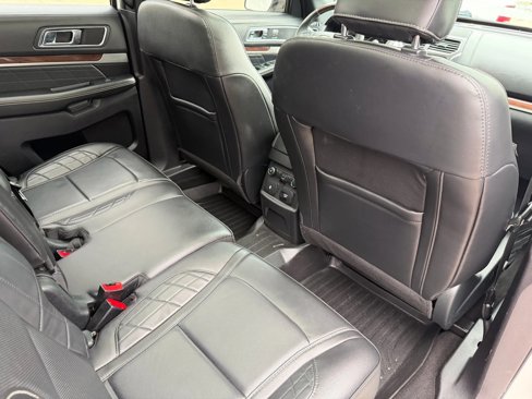 Used 2019 Ford Explorer Platinum image 49
