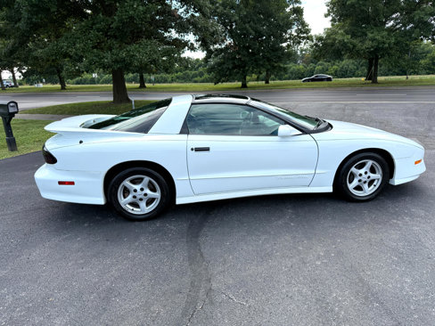 Used 1995 Pontiac Firebird Coupe image 17