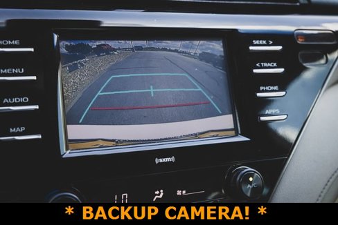 Used 2020 Toyota Camry SE image 3