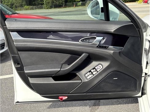 Used 2014 Porsche Panamera 4 image 7