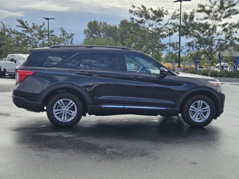 Used 2024 Ford Explorer XLT w/ Equipment Group 202A image 8