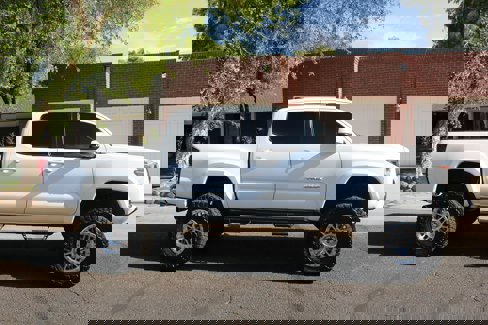 Used 2017 Toyota Tacoma SR5 image 3