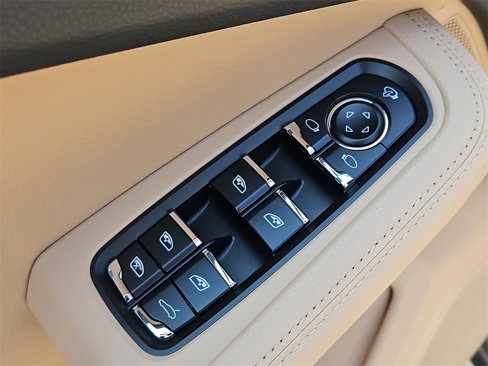 New 2026 Porsche Macan image 22