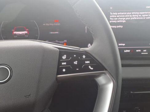 New 2025 Audi Q6 e-tron Premium Plus image 17