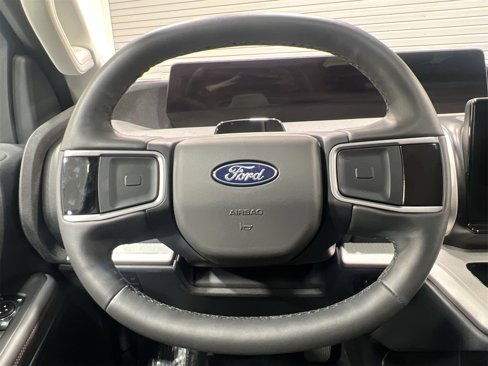Used 2025 Ford Expedition Active image 14