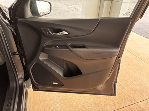 Used 2022 Chevrolet Equinox RS w/ RS Leather Package image 39