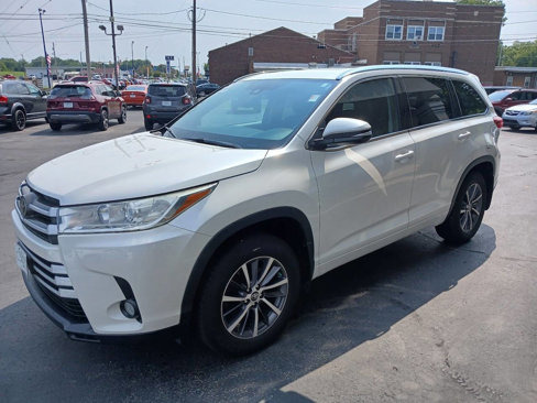 Used 2018 Toyota Highlander XLE image 1