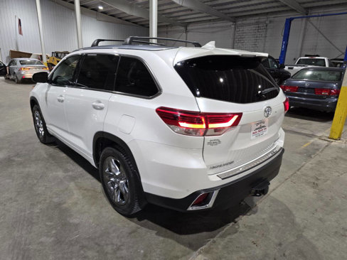 Used 2018 Toyota Highlander AWD V6 image 9