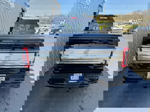 Used 2022 Ford F150 Limited image 4