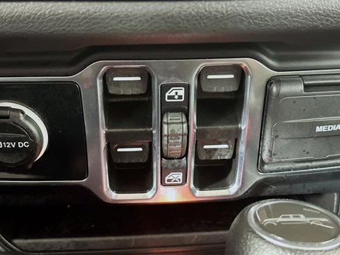 Used 2024 Jeep Gladiator Sport image 32