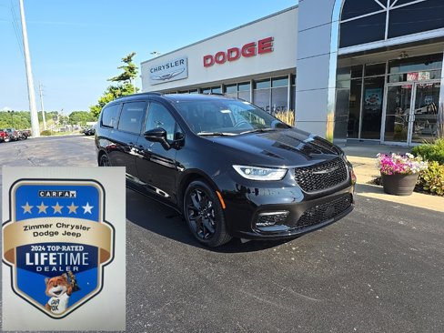 New 2026 Chrysler Pacifica Limited w/ S Appearance Package image 1