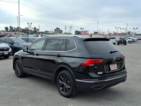 Used 2024 Volkswagen Tiguan SE image 3