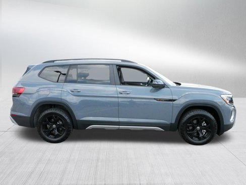 Used 2025 Volkswagen Atlas Peak Edition SE image 8