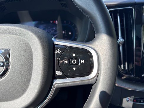 Certified 2025 Volvo XC60 B5 Plus image 21