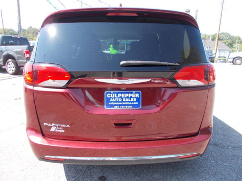 Used 2017 Chrysler Pacifica Touring-L image 4