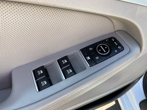 Used 2015 Hyundai Genesis 3.8 image 12