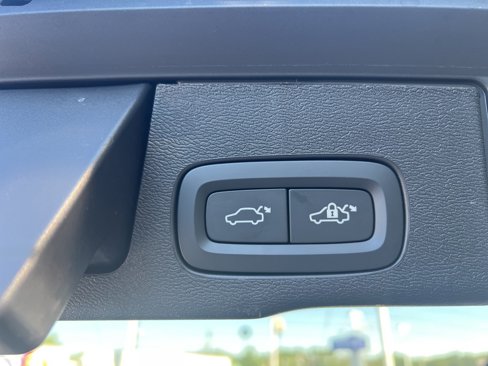 Certified 2025 Volvo XC60 B5 Plus image 30