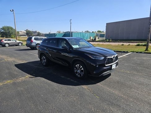 Used 2021 Toyota Highlander XLE image 7