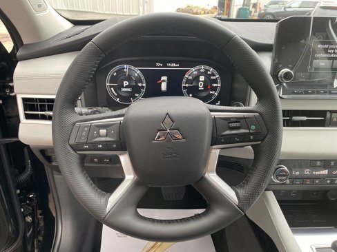 New 2025 Mitsubishi Outlander SEL image 15