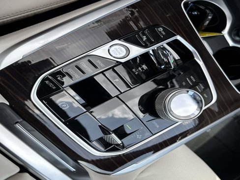 New 2026 BMW X7 M60i w/ Executive Package image 26