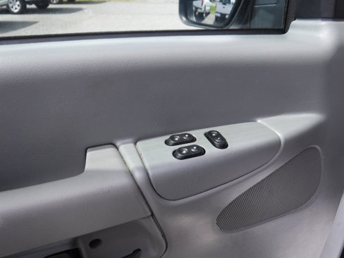 Used 2006 Ford E-350 and Econoline 350 Super Duty Wagon image 11