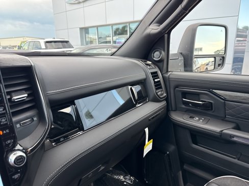 New 2025 RAM 3500 Limited image 30