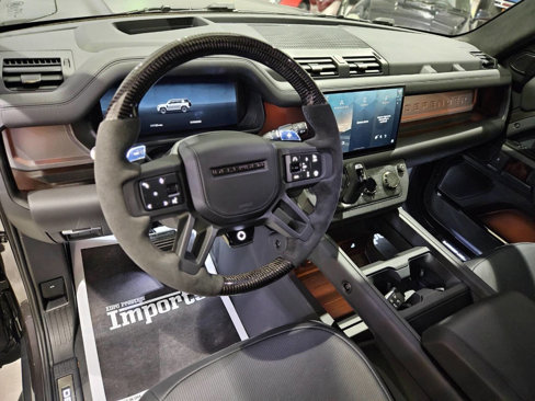Used 2025 Land Rover Defender 110 image 9