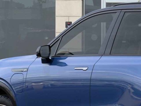 New 2026 Cadillac Vistiq Sport w/ LPO, Floor Liner Package image 13
