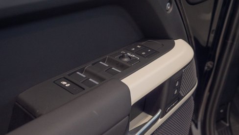 New 2024 Land Rover Defender 110 S image 19