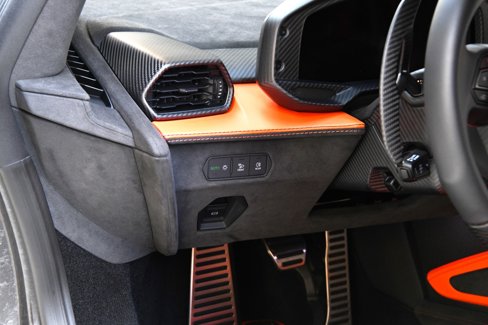 Used 2025 Lamborghini Revuelto image 13