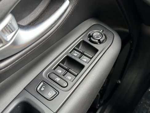 Used 2020 Jeep Renegade Altitude image 28