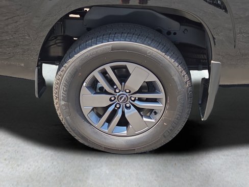 Used 2025 Nissan Frontier SV image 20