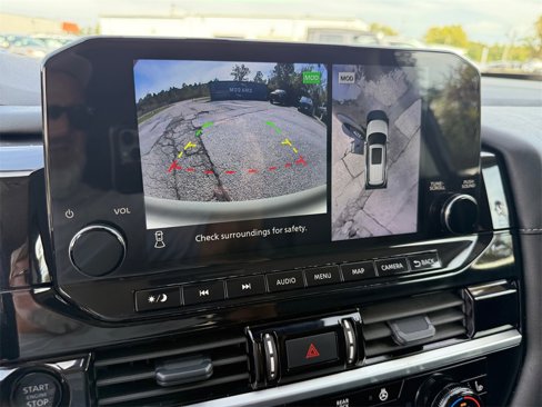 Used 2025 Nissan Pathfinder SL image 29