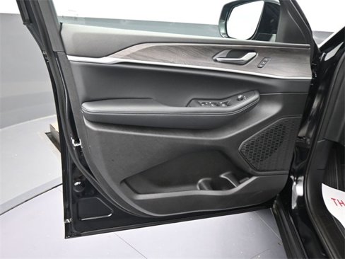 New 2025 Jeep Grand Cherokee Limited w/ Black Appearance Package image 39