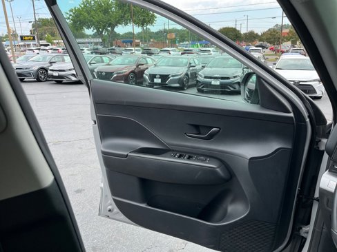 Used 2025 Hyundai Kona SEL image 18