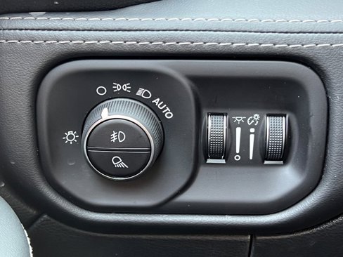 New 2025 RAM 2500 Limited image 24