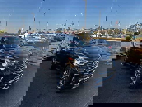 Used 2017 Hyundai Santa Fe SE image 2
