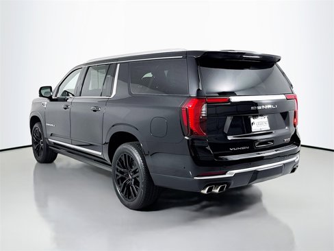 Used 2025 GMC Yukon XL Denali image 8