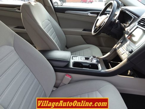 Used 2019 Ford Fusion SE image 32