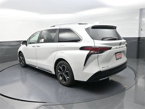 New 2025 Toyota Sienna Platinum image 5