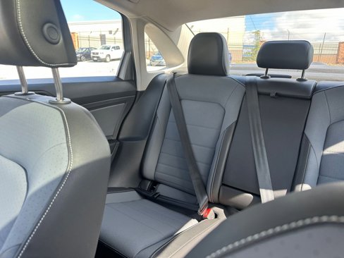 Used 2025 Volkswagen Jetta SE image 39