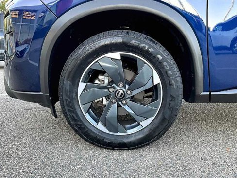 Certified 2025 Nissan Rogue SV image 7