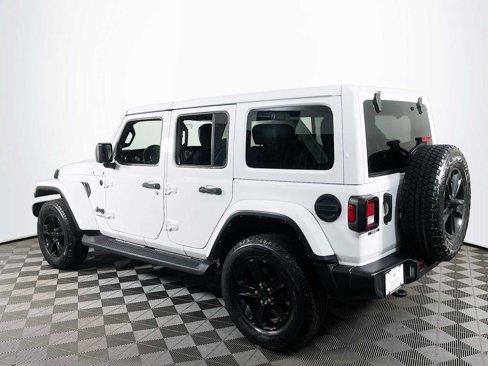 Used 2022 Jeep Wrangler Unlimited Sahara image 6
