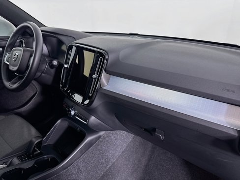Used 2025 Volvo XC40 B5 Core image 29