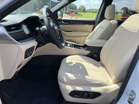 New 2025 Jeep Grand Cherokee L Limited image 17